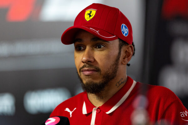 Чому Льюїс Хемілтон не може розкрити свій потенціал у Ferrari