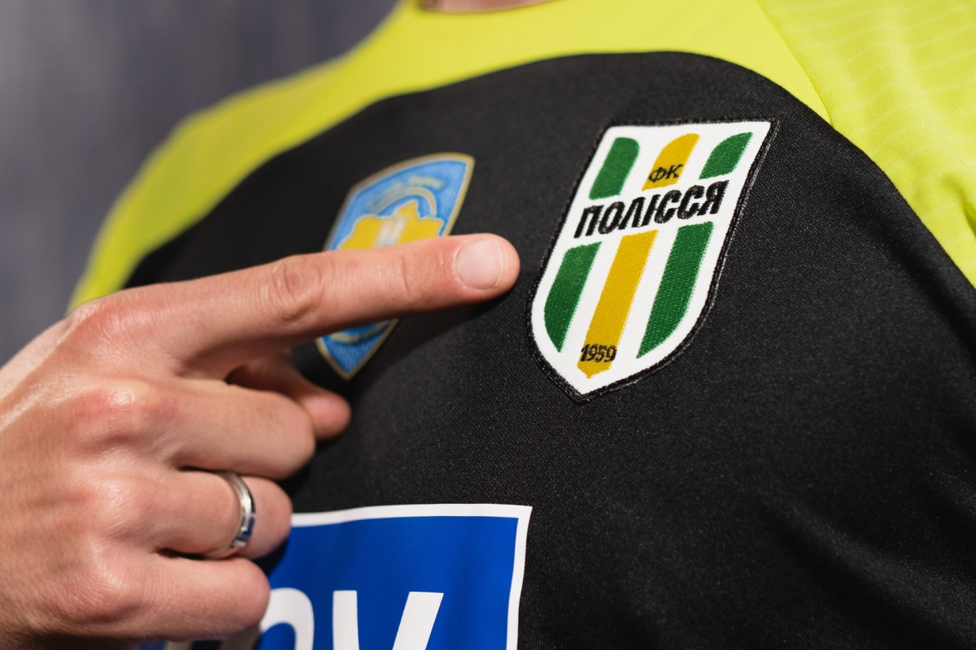 «Полісся» отримало черговий штраф: фанати використали піротехніку на матчі з «Динамо»
