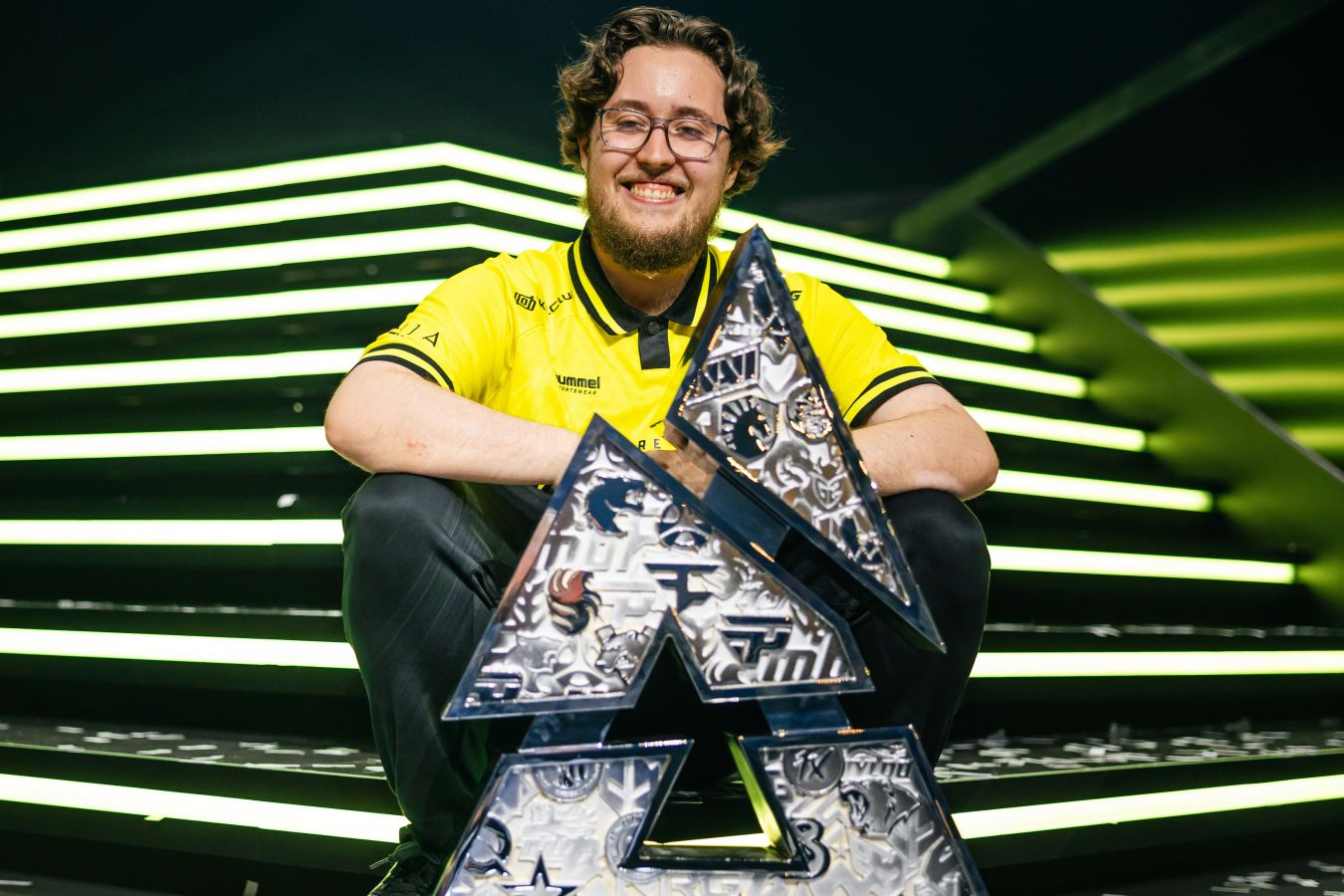 ZywOo зрівнявся з dev1ce за кількістю MVP за рік — попереду лише s1mple